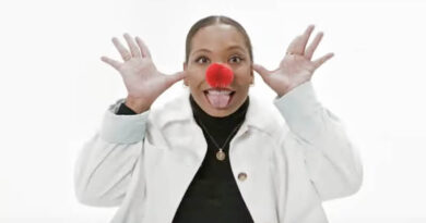 Экс главный дизайнер Apple Джони Айв создал клоунский нос