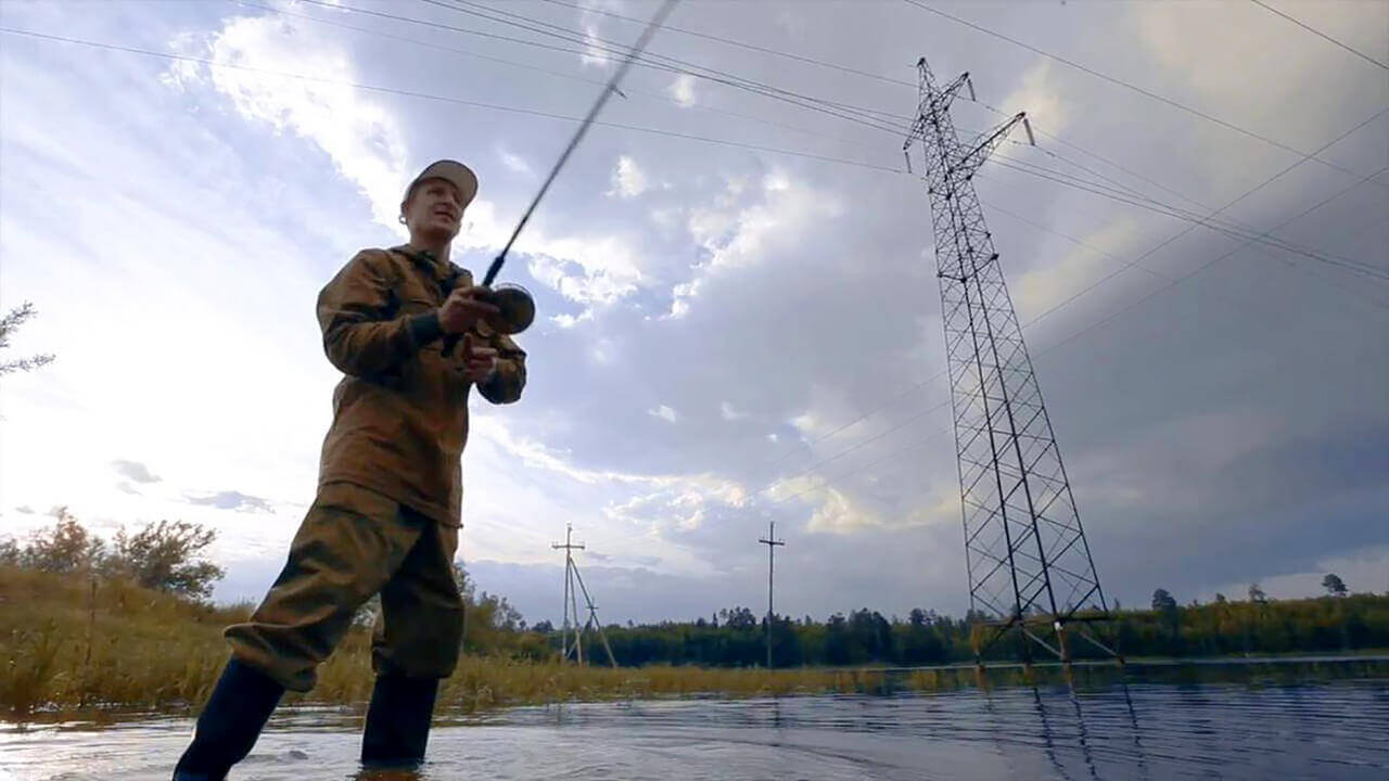 Ловля рыбы или отдых в охранной зоне линии электропередачи опасны для жизни