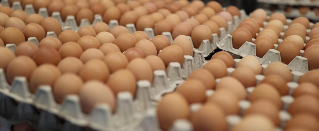 МАРТ рекомендует снизить торговые надбавки на куриные яйца