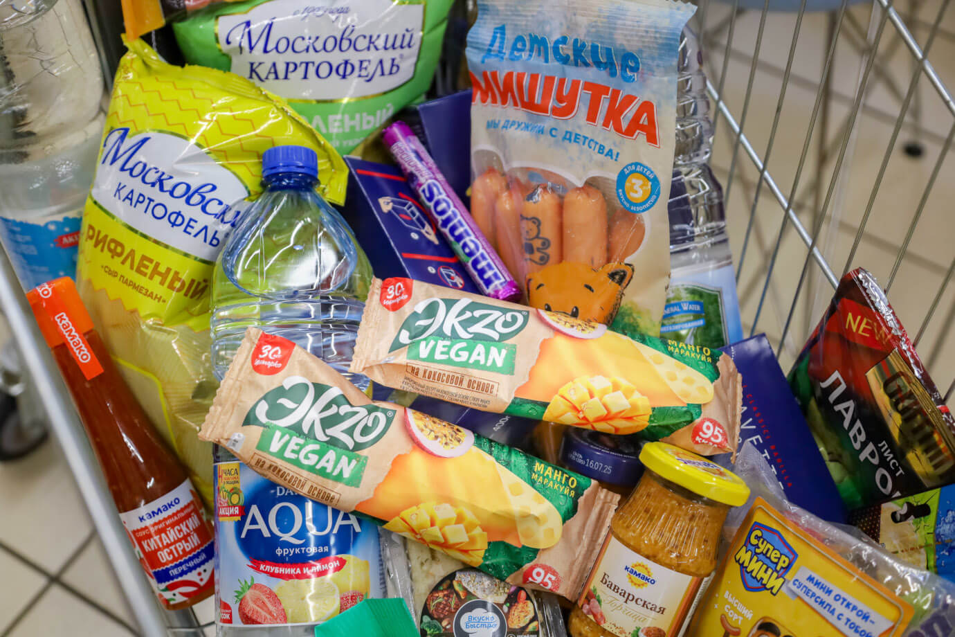 «Санта» раздает более 1000 призов. Как за покупки получить авто, деньги или сертификаты?