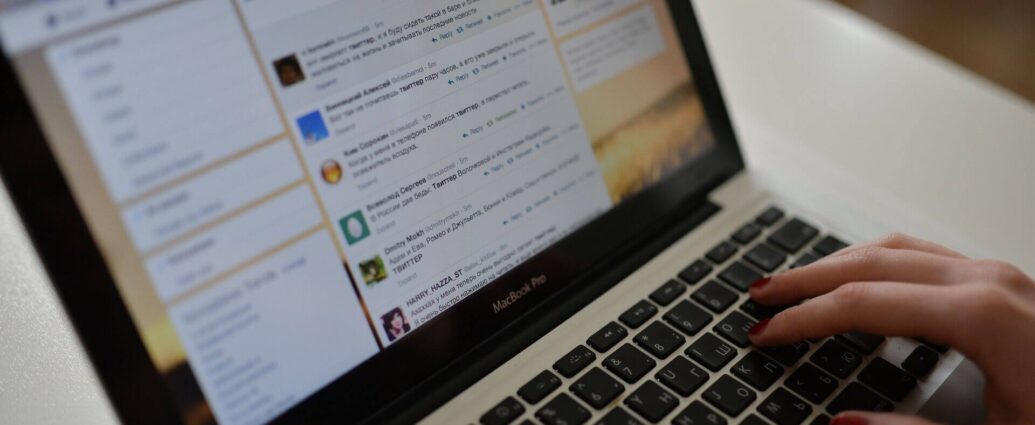 Правоохранители рассказали, как распознать ИИ-бота в интернете