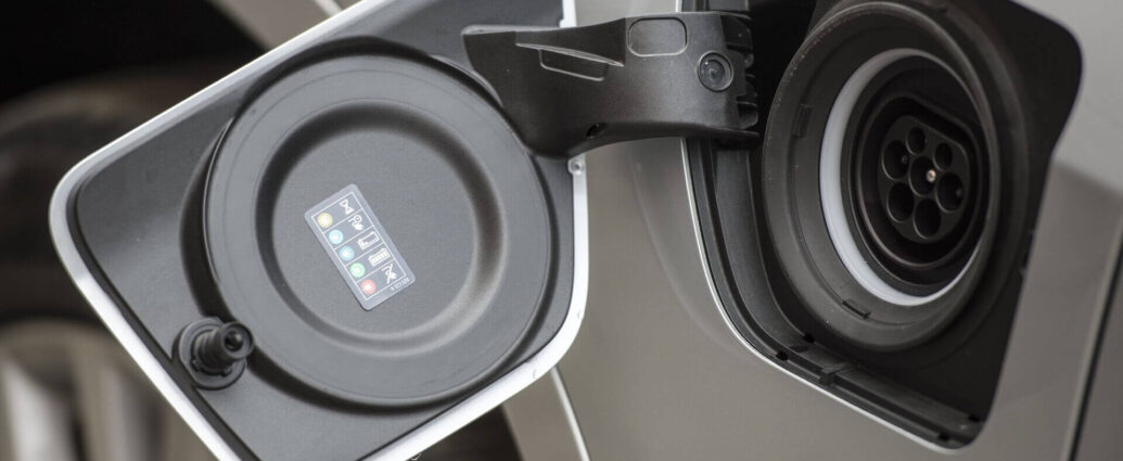 Льготу по транспортному налогу для электромобилей продлят еще на год