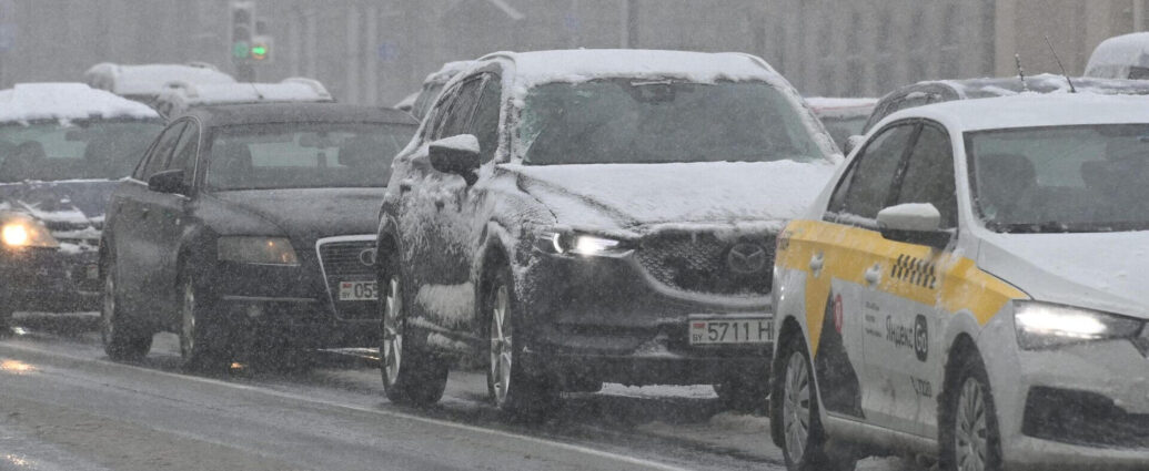 Погода ухудшается: ГАИ дала советы водителям в связи с мокрым снегом