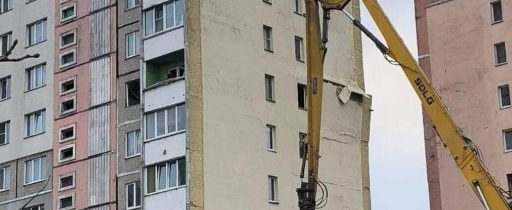 Тело женщины обнаружено под завалами многоэтажки в Гомеле
