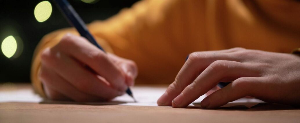 Почему писать от руки важно для здоровья мозга — объяснил нейропсихолог