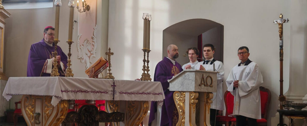 Великий пост перед Пасхой начался у католиков — видео