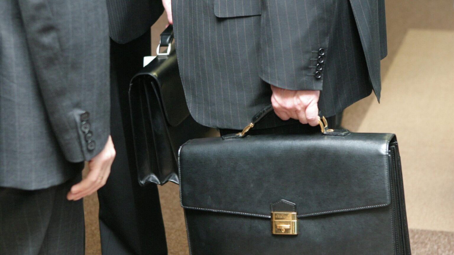 Директор ЖКХ в Борисовском районе за деньги лоббировал интересы частника