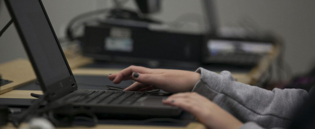 Белстат: 0,8% от занятых в экономике работают дистанционно