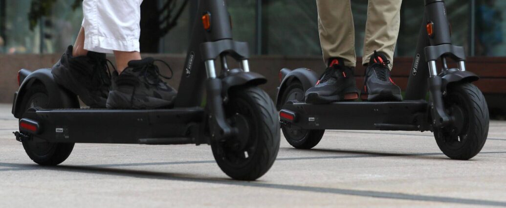 Сезон открыт: в ГАИ напомнили правила безопасной езды на электросамокатах