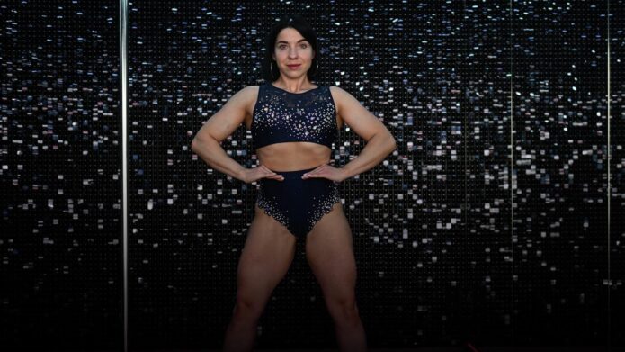 Прийти в форму к лету: топ-3 упражнения от чемпионки по бодибилдингу — видео