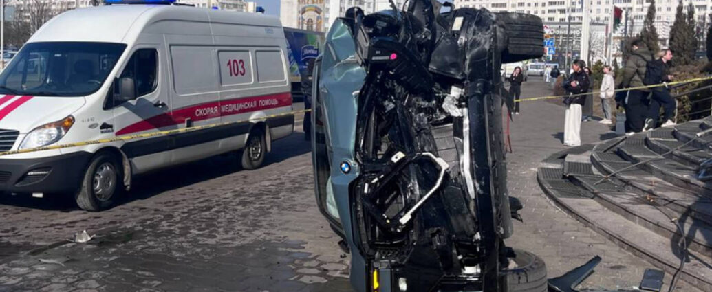 BMW выехала на тротуар в Минске и сбила школьницу