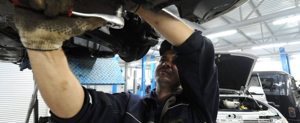 Где работают белорусы: Белстат показал структуру занятости