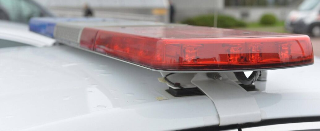 Пьяный мотоциклист-бесправник с дочерью пытался скрыться от ГАИ