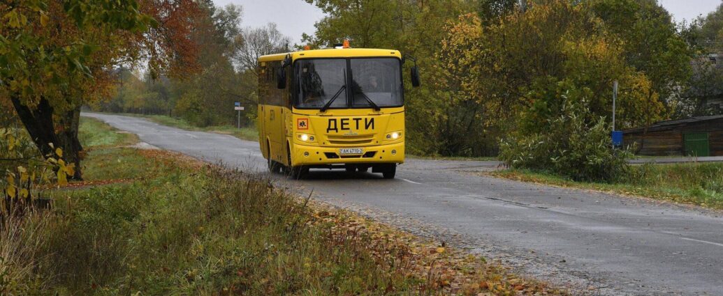 Требуемый стаж для работы водителем школьных автобусов уменьшен до 1 года