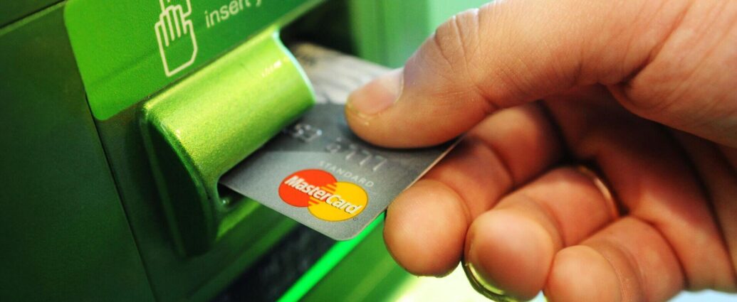 Карты Mastercard двух банков Беларуси перестанут работать в ряде стран