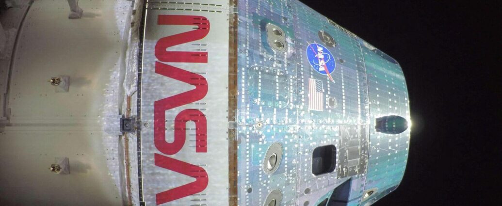 Неудобная тема: проблемы с туалетом возникли на летящем к Луне корабле Orion