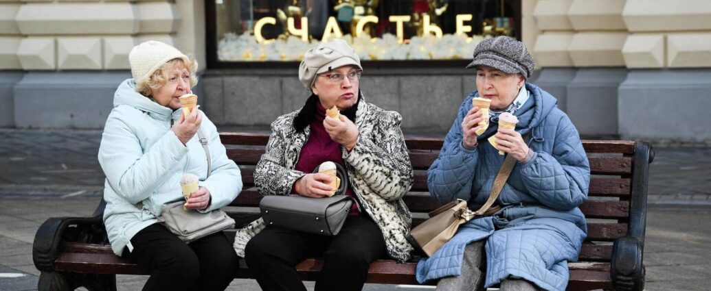 Что изменится с 1 мая: пенсии, маркировка, кнопки в автобусах