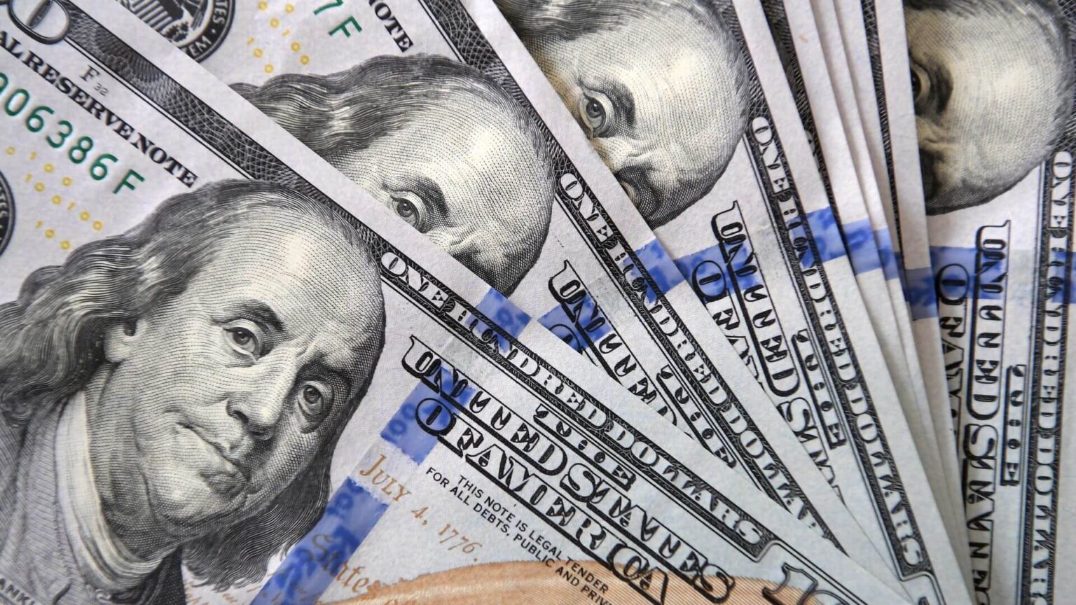 Мошенники обвинили белоруса в госизмене, но „простили“ его за $10 тысяч