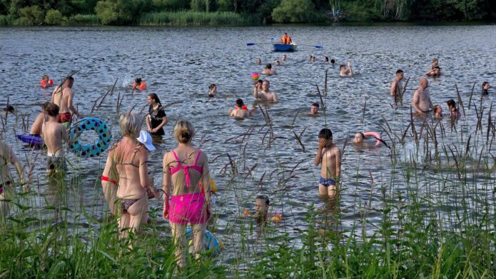 Ограничения и запреты на купание введены на нескольких пляжах Беларуси
