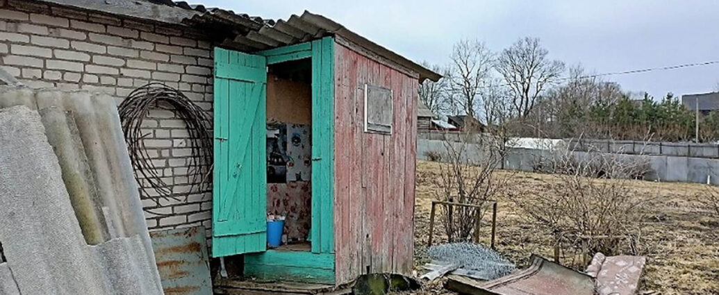 Женщина родила мальчика и оставила в выгребной яме — ребенок умер