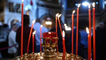 Православные празднуют Воздвижение Креста Господня